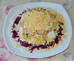 Шапка Мономаха салат классический с гранатом и курицей - шаг 16