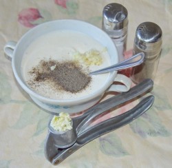 Шапка Мономаха салат классический с гранатом и курицей - шаг 4