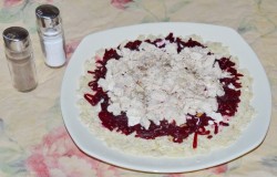 Шапка Мономаха салат классический с гранатом и курицей - шаг 10