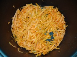 Щи из капусты с курицей в мультиварке - шаг 3