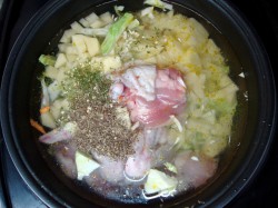 Щи из капусты с курицей в мультиварке - шаг 8