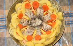 Щука с картошкой в духовке со сметаной - шаг 5