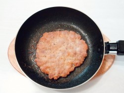 Шницель из фарша на сковороде - шаг 10 Шницель из фарша на сковороде - шаг 10