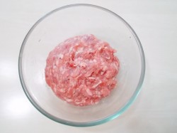 Шницель из фарша на сковороде - шаг 3 Шницель из фарша на сковороде - шаг 3