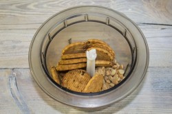 Шоколадная картошка из печенья - шаг 2 Шоколадная картошка из печенья - шаг 2