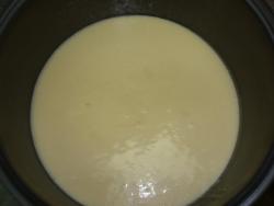 Бисквит на кипятке шоколадный в мультиварке - шаг 4