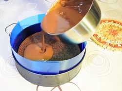 Муссовый торт три шоколада на сливках - шаг 19