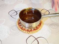 Муссовый торт три шоколада на сливках - шаг 24