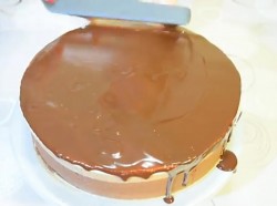 Муссовый торт три шоколада на сливках - шаг 26