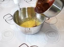 Муссовый торт три шоколада на сливках - шаг 4