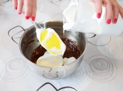 Муссовый торт три шоколада на сливках - шаг 7