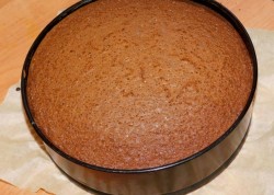 Шоколадный торт с вишней и сметанным кремом - шаг 3