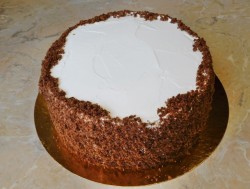 Шоколадный торт с вишней и сметанным кремом - шаг 7