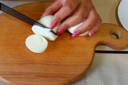 Скумбрия с яйцом и морковью с желатином фаршированная - шаг 4