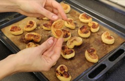 Сладкая выпечка из слоеного дрожжевого теста - шаг 10 Сладкая выпечка из слоеного дрожжевого теста - шаг 10