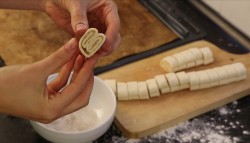 Сладкая выпечка из слоеного дрожжевого теста - шаг 5 Сладкая выпечка из слоеного дрожжевого теста - шаг 5