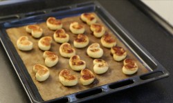 Сладкая выпечка из слоеного дрожжевого теста - шаг 9 Сладкая выпечка из слоеного дрожжевого теста - шаг 9