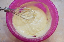 Сладкие оладьи на кефире пышные - шаг 4