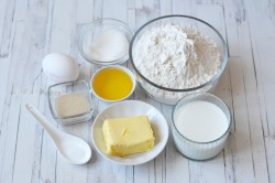 Сдобное сладкое дрожжевое тесто - шаг 1 Сдобное сладкое дрожжевое тесто - шаг 1