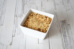 Летний десерт без выпечки со взбитыми сливками и ягодами - шаг 3