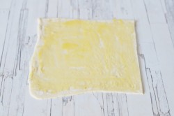 Булочки с корицей из слоеного теста - шаг 5 Булочки с корицей из слоеного теста - шаг 5