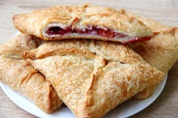 Слойки с замороженной вишней - шаг 7