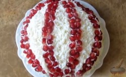 Слоёный салат Ёлочная Игрушка с красной рыбой - шаг 10 Слоёный салат Ёлочная Игрушка с красной рыбой - шаг 10