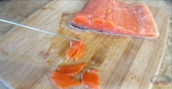 Слоёный салат Ёлочная Игрушка с красной рыбой - шаг 3 Слоёный салат Ёлочная Игрушка с красной рыбой - шаг 3