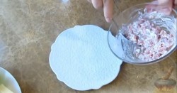 Слоёный салат Ёлочная Игрушка с красной рыбой - шаг 4 Слоёный салат Ёлочная Игрушка с красной рыбой - шаг 4