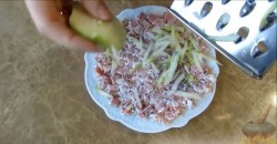 Слоёный салат Ёлочная Игрушка с красной рыбой - шаг 5 Слоёный салат Ёлочная Игрушка с красной рыбой - шаг 5