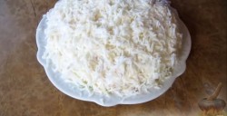 Слоёный салат Ёлочная Игрушка с красной рыбой - шаг 9 Слоёный салат Ёлочная Игрушка с красной рыбой - шаг 9