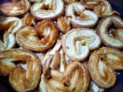 Торт из слоеного печенья без выпечки - шаг 2 Торт из слоеного печенья без выпечки - шаг 2