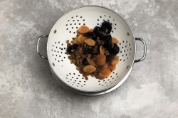 Паста Амосова. Смесь мед орехи курага изюм лимон чернослив - шаг 3