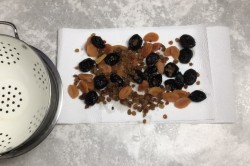 Паста Амосова. Смесь мед орехи курага изюм лимон чернослив - шаг 4