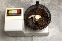 Паста Амосова. Смесь мед орехи курага изюм лимон чернослив - шаг 7