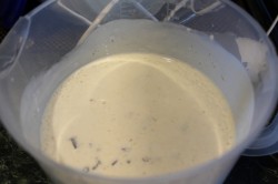 Сметанно творожный торт с черносливом - шаг 10