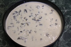 Сметанно творожный торт с черносливом - шаг 11