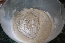 Сметанно творожный торт с черносливом - шаг 4