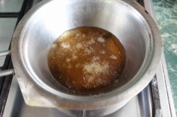 Сметанно творожный торт с черносливом - шаг 6