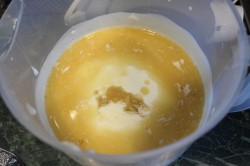 Сметанно творожный торт с черносливом - шаг 8