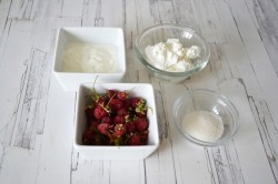 Смузи с творогом и малиной - шаг 1