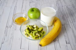 Смузи яблоко киви банан в блендере - шаг 1