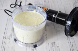 Смузи яблоко киви банан в блендере - шаг 7