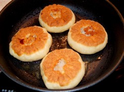 Беляши на кефире на сковороде без дрожжей с мясом - шаг 9 Беляши на кефире на сковороде без дрожжей с мясом - шаг 9