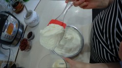 Сочный бисквитный торт с творожно-ванильным кремом - шаг 10 Сочный бисквитный торт с творожно-ванильным кремом - шаг 10