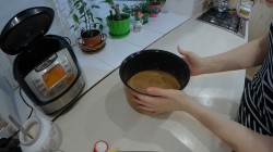 Сочный бисквитный торт с творожно-ванильным кремом - шаг 6 Сочный бисквитный торт с творожно-ванильным кремом - шаг 6