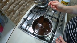 Сочный бисквитный торт с творожно-ванильным кремом - шаг 7 Сочный бисквитный торт с творожно-ванильным кремом - шаг 7