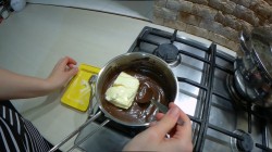 Сочный бисквитный торт с творожно-ванильным кремом - шаг 8 Сочный бисквитный торт с творожно-ванильным кремом - шаг 8