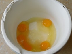 Сочный бисквитный торт - шаг 1 Сочный бисквитный торт - шаг 1