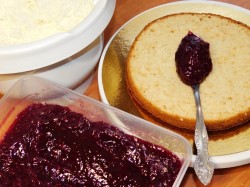 Сочный бисквитный торт - шаг 7 Сочный бисквитный торт - шаг 7